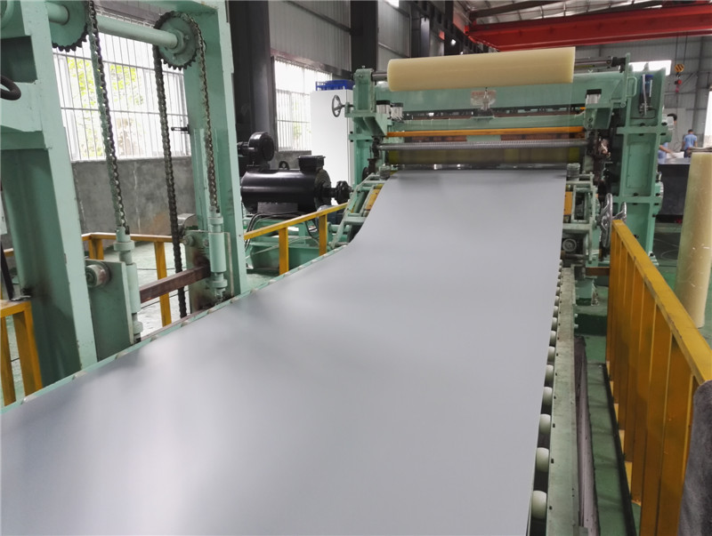 電解板貼膜_廣東莞鑫金屬材料科技有限公司|鋼材剪切|分條加工|電解板|矽鋼片|冷軋板|熱軋板|酸洗板|鍍鋅板_廣東莞鑫金屬材料科技有限公司